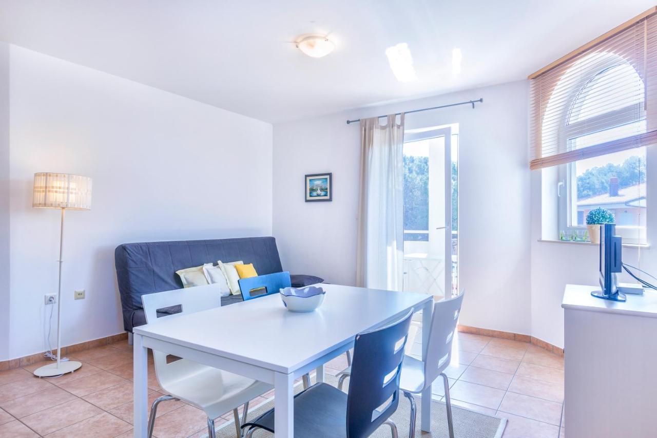 Pinia Apartment เมดูลิน ภายนอก รูปภาพ