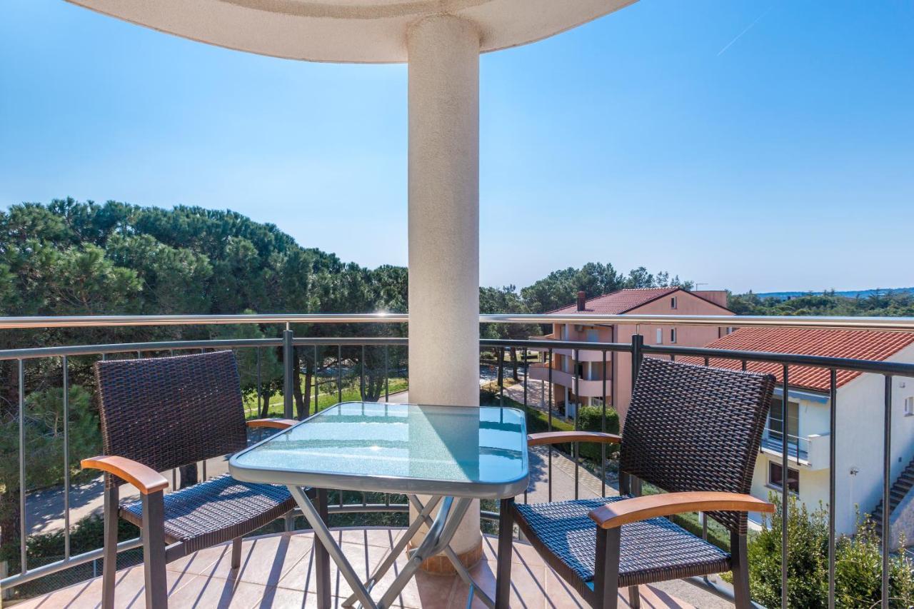 Pinia Apartment เมดูลิน ภายนอก รูปภาพ