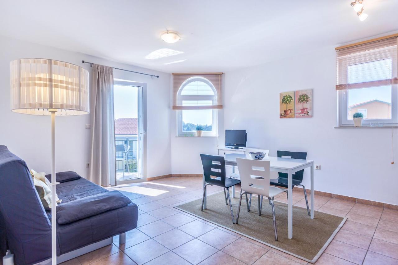 Pinia Apartment เมดูลิน ภายนอก รูปภาพ