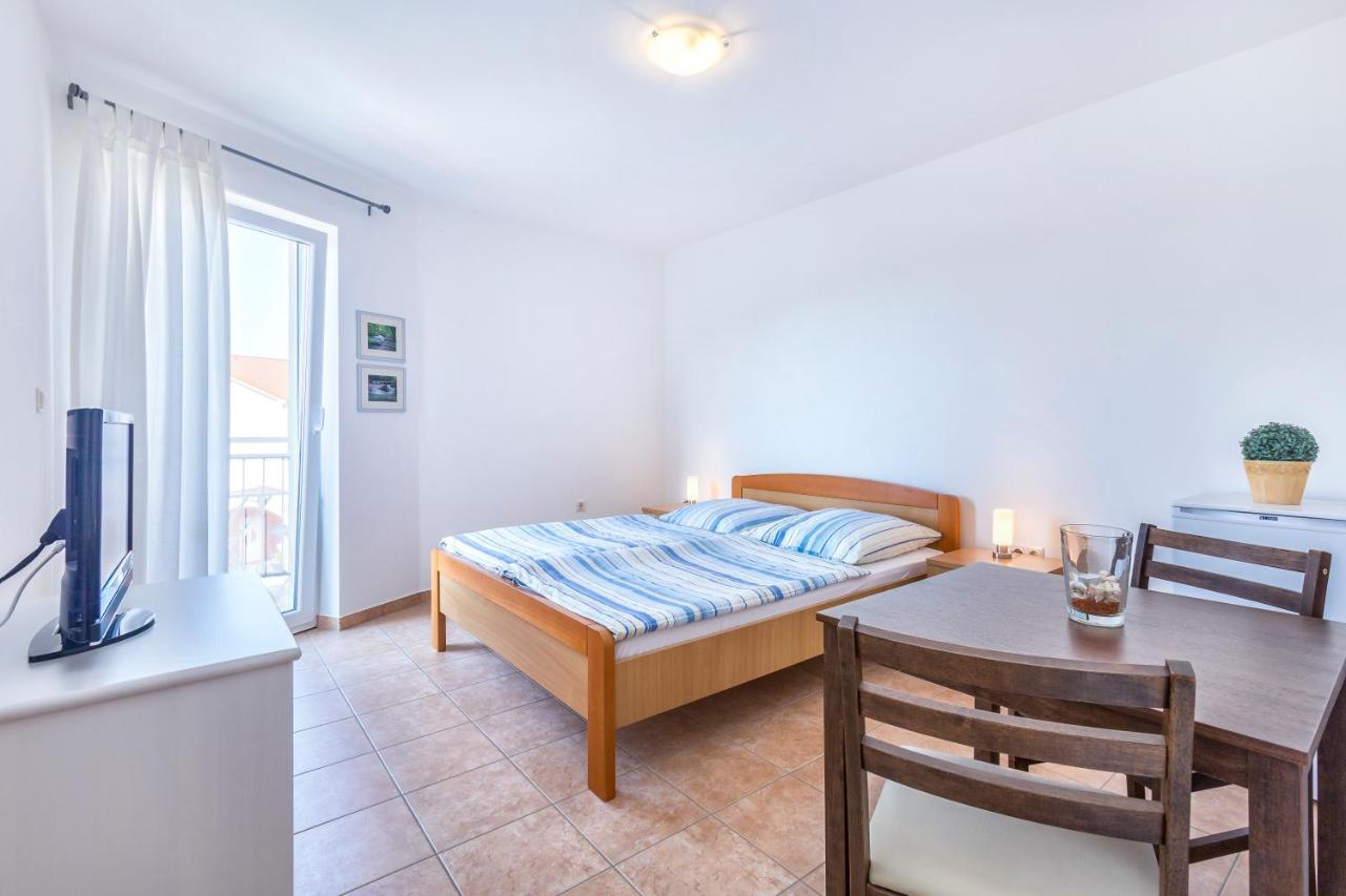 Pinia Apartment เมดูลิน ภายนอก รูปภาพ