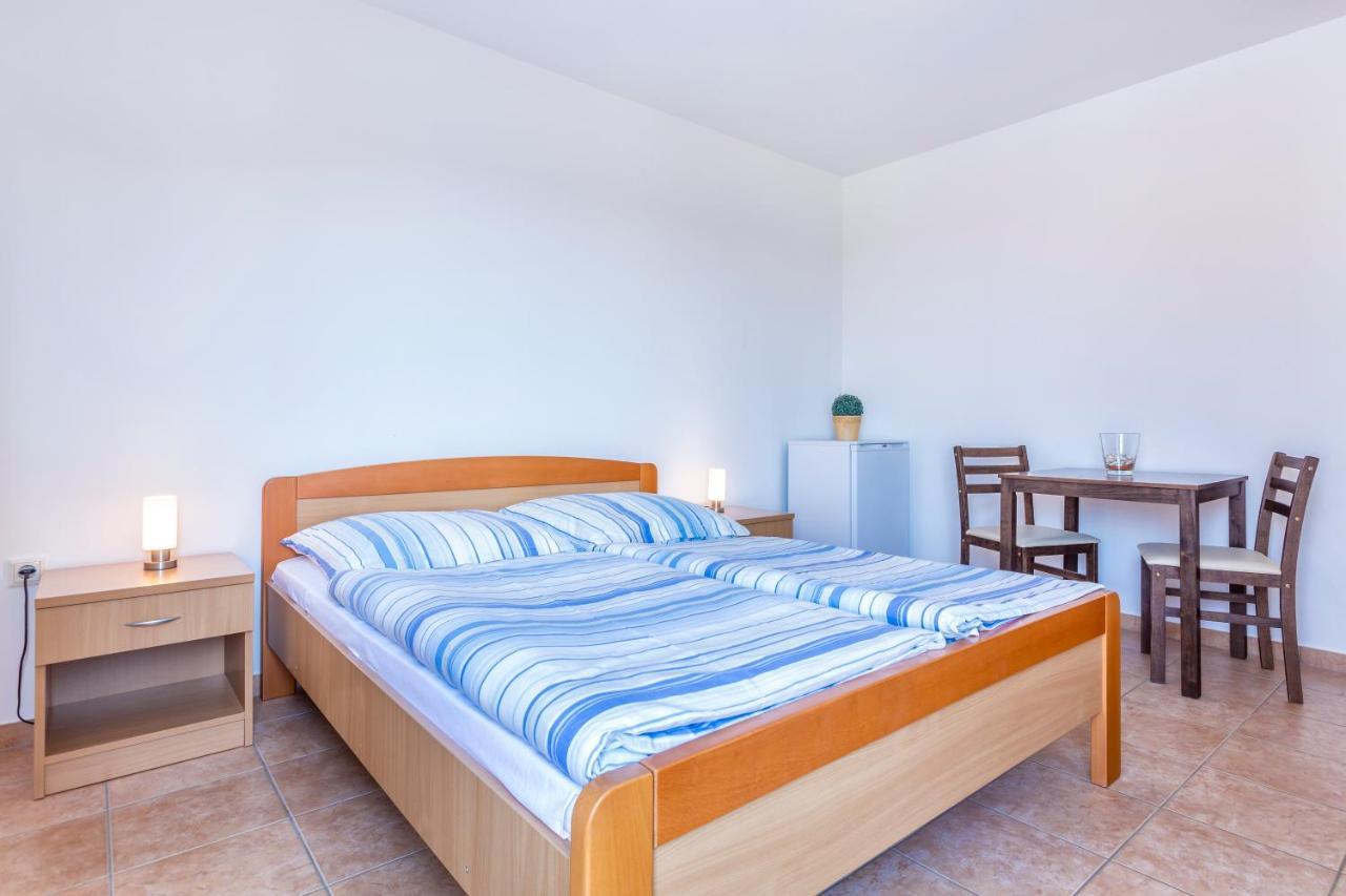 Pinia Apartment เมดูลิน ภายนอก รูปภาพ